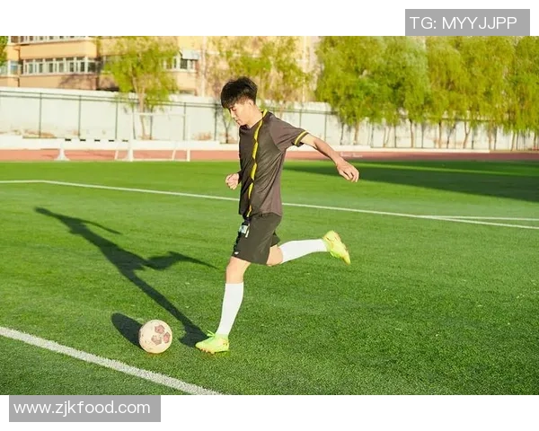 提升足球运动员步频的有效训练方法与技巧探讨